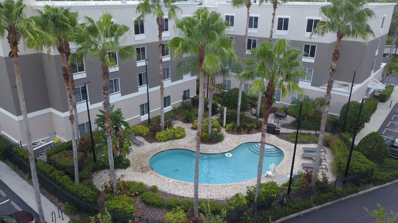Holiday Inn Express And Suites Tampa I-75 At Bruce B. Downs By Ihg Exteriör bild