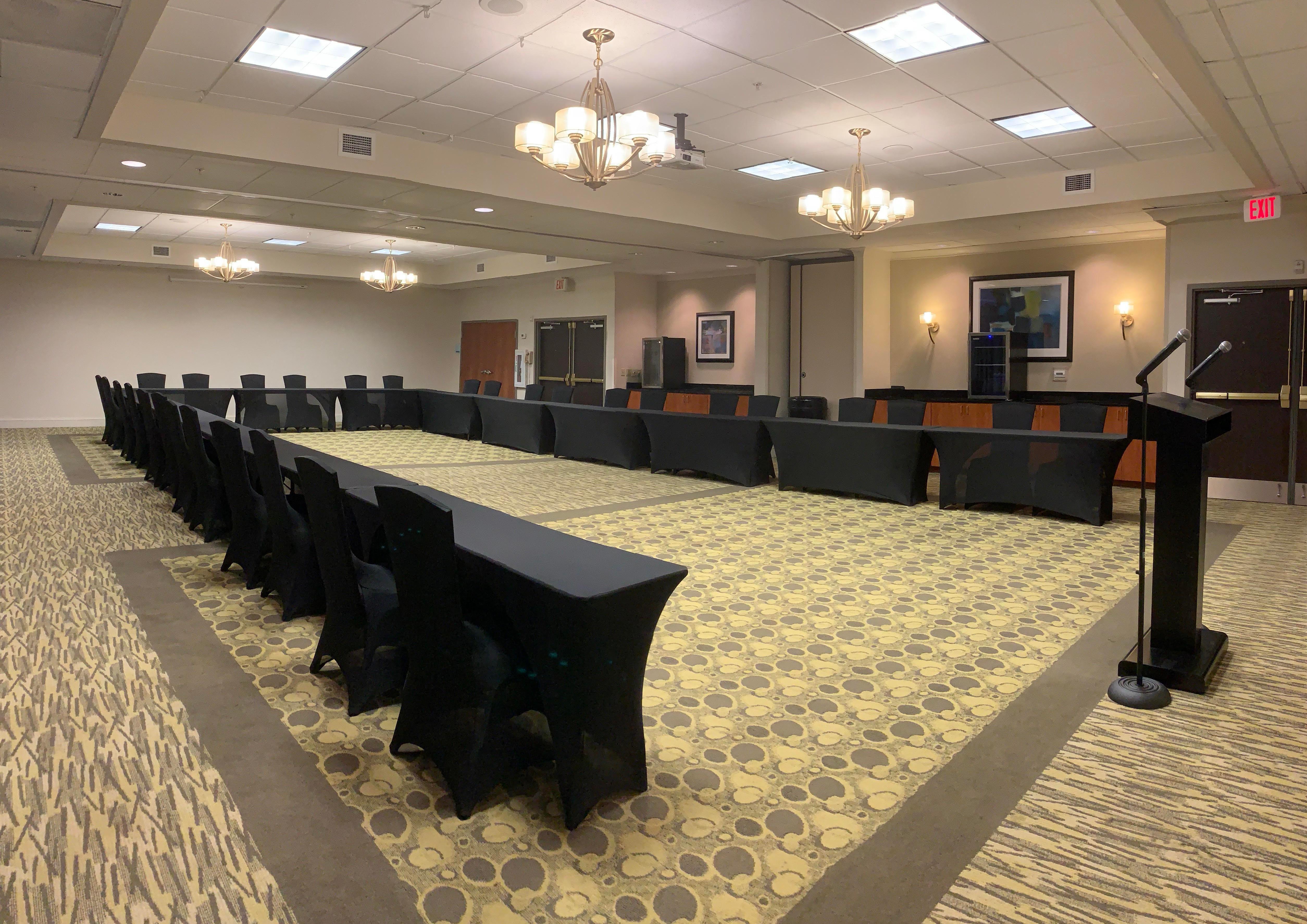 Holiday Inn Express And Suites Tampa I-75 At Bruce B. Downs By Ihg Exteriör bild
