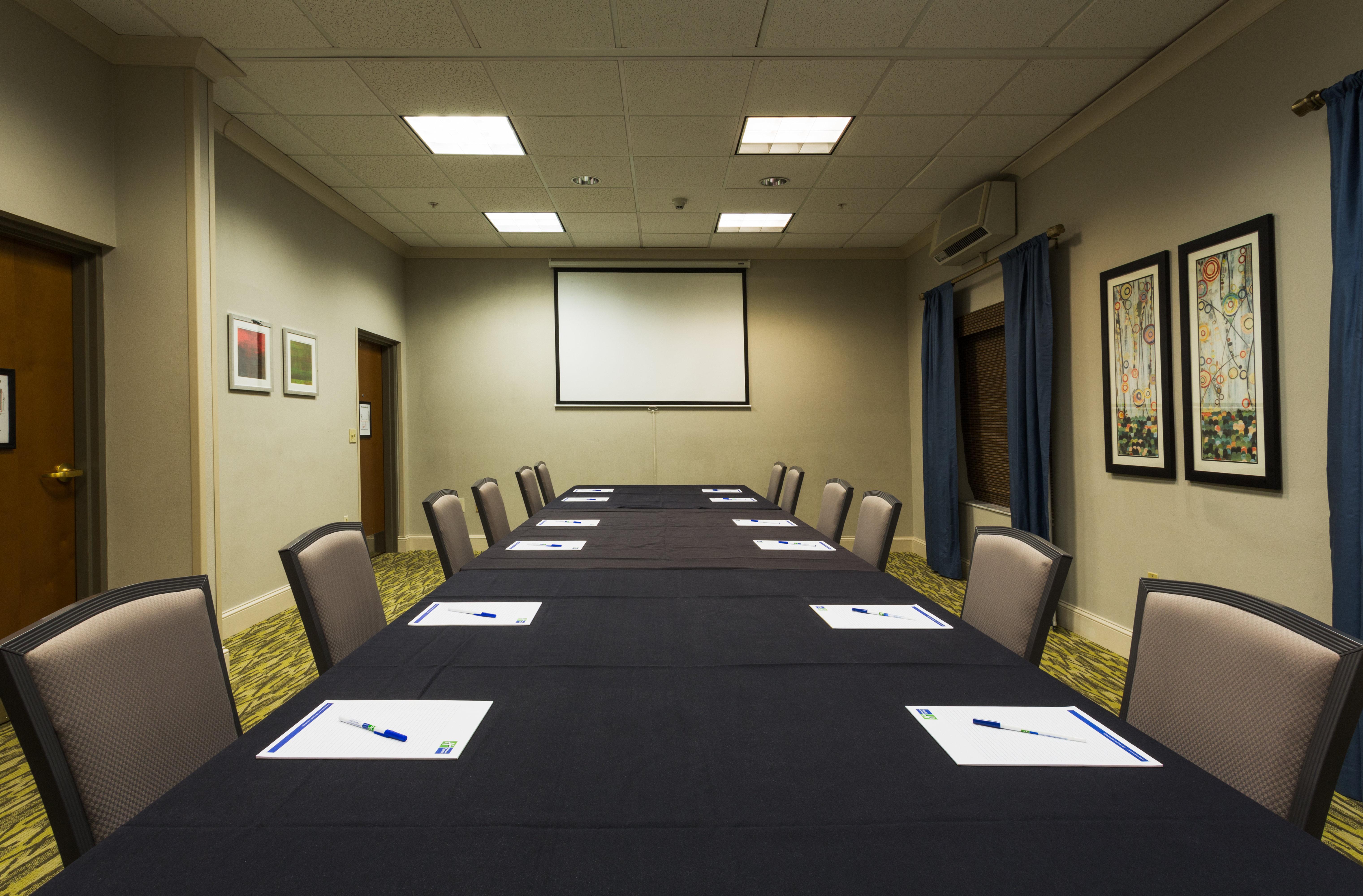Holiday Inn Express And Suites Tampa I-75 At Bruce B. Downs By Ihg Exteriör bild