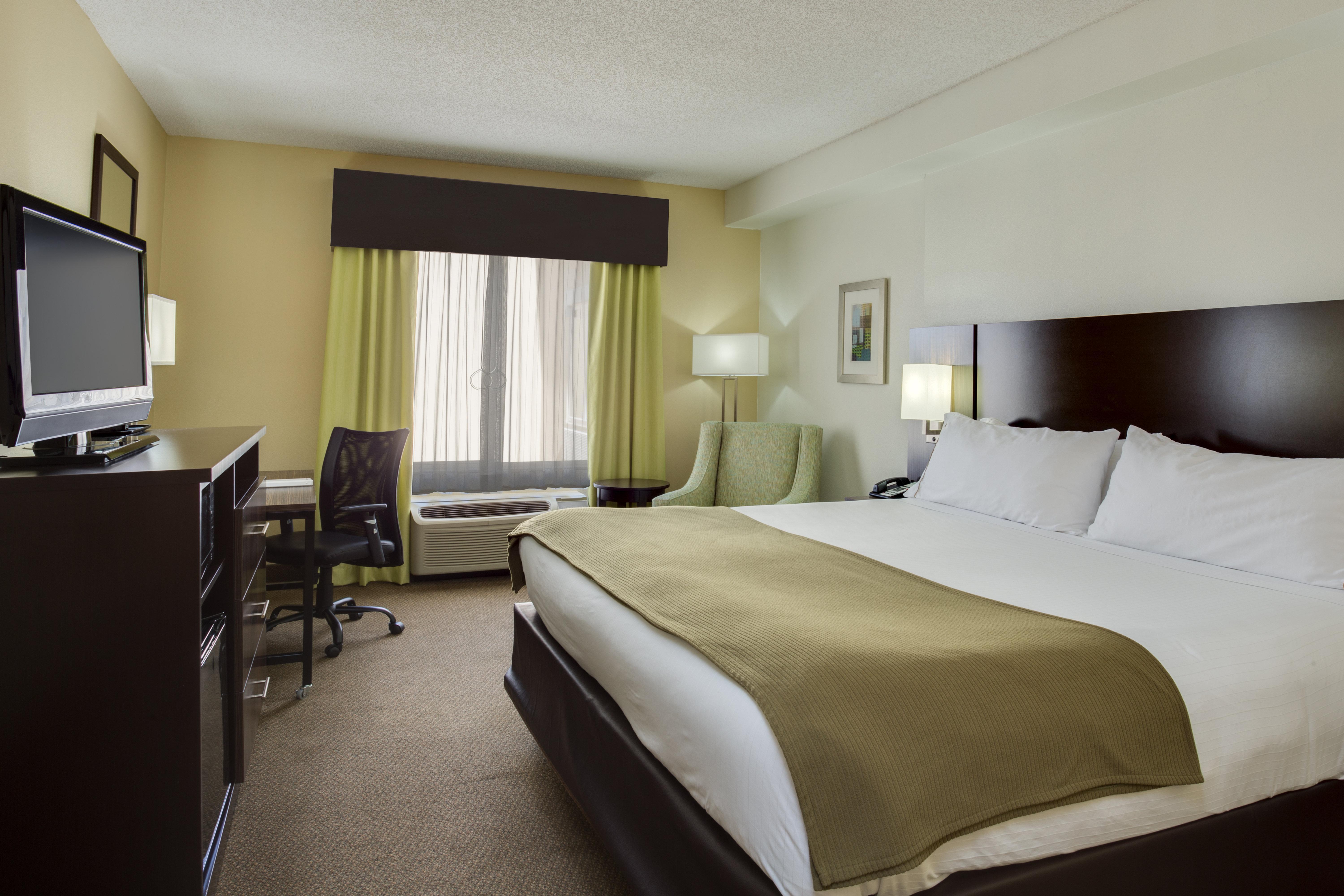 Holiday Inn Express And Suites Tampa I-75 At Bruce B. Downs By Ihg Exteriör bild