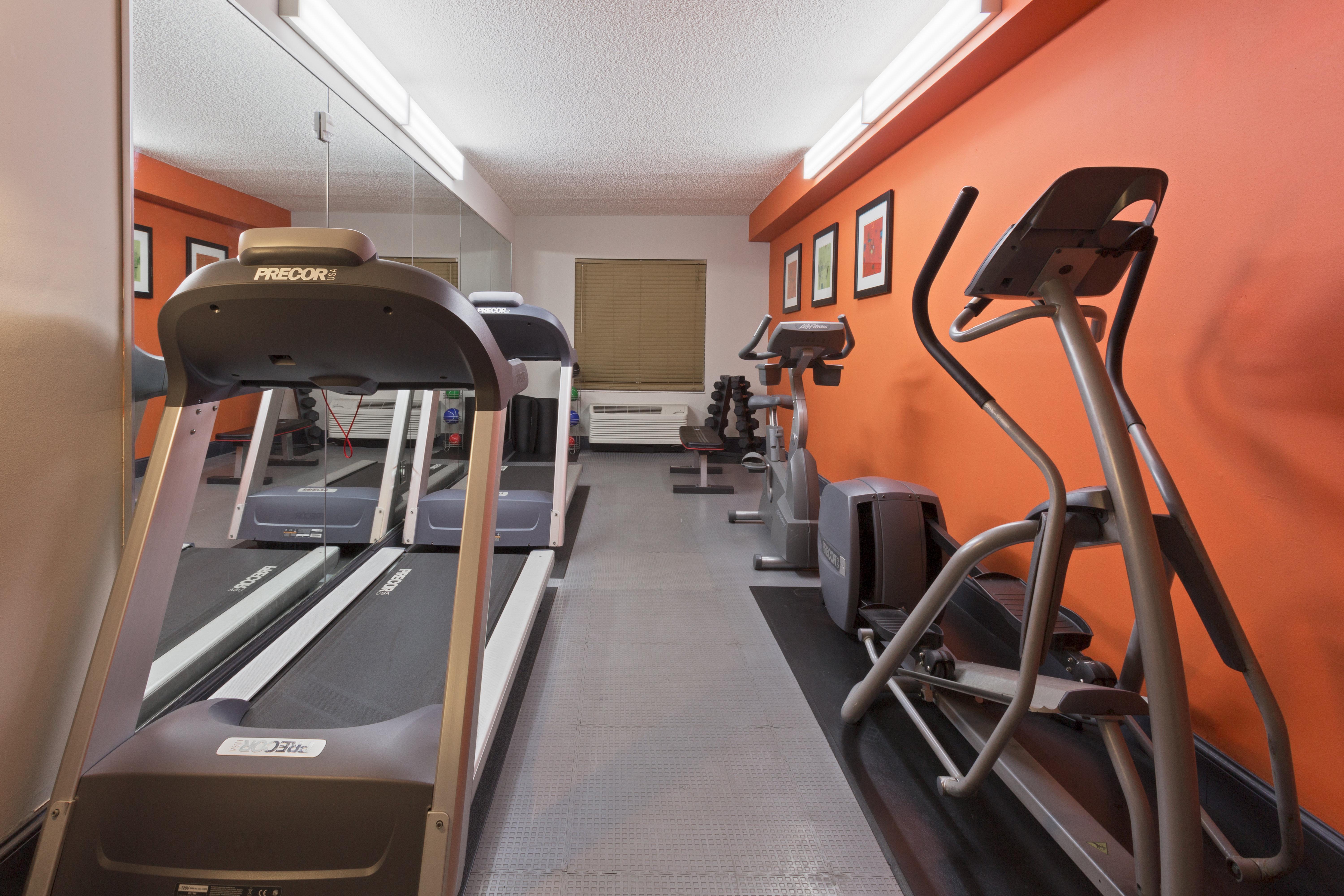 Holiday Inn Express And Suites Tampa I-75 At Bruce B. Downs By Ihg Exteriör bild