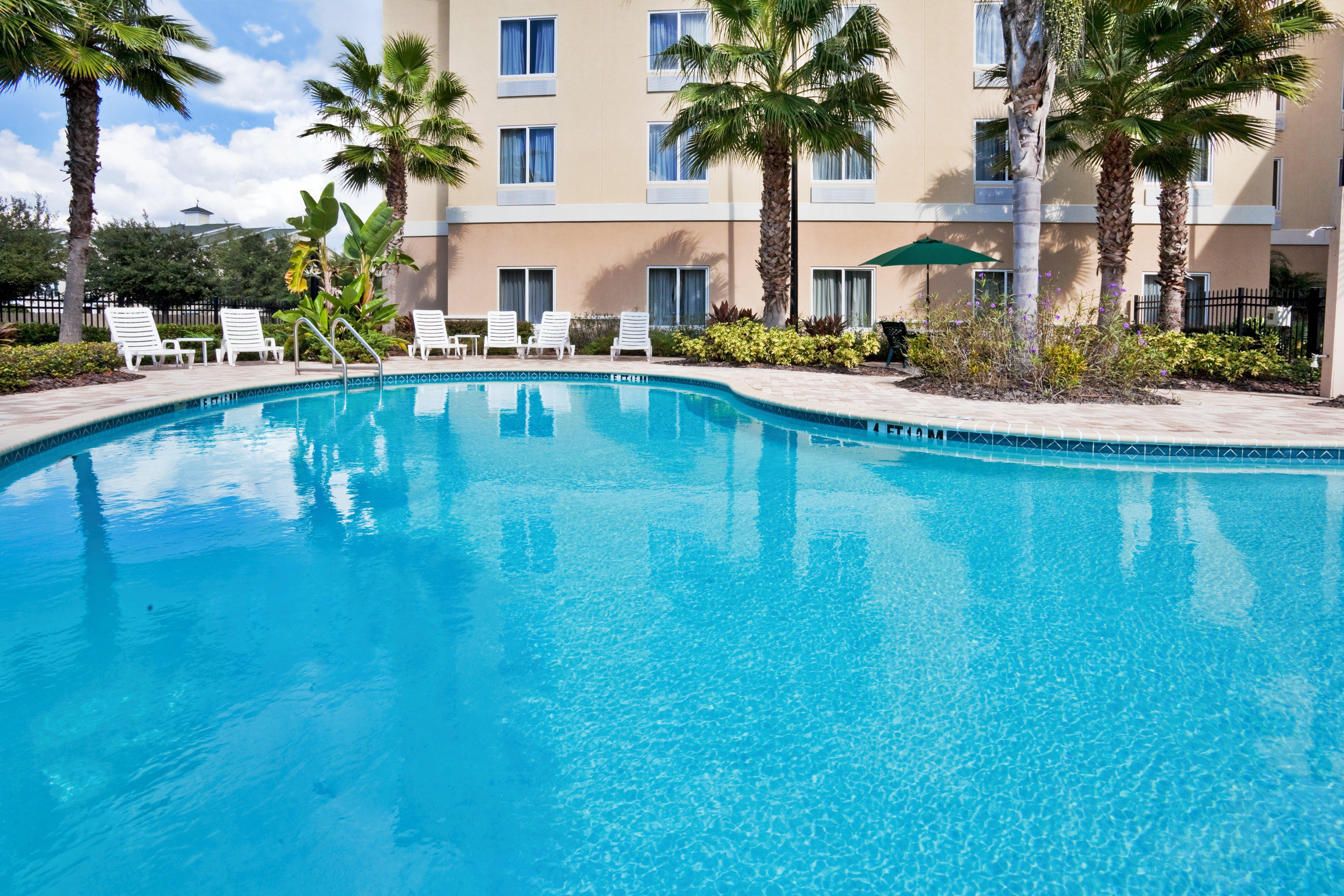 Holiday Inn Express And Suites Tampa I-75 At Bruce B. Downs By Ihg Exteriör bild