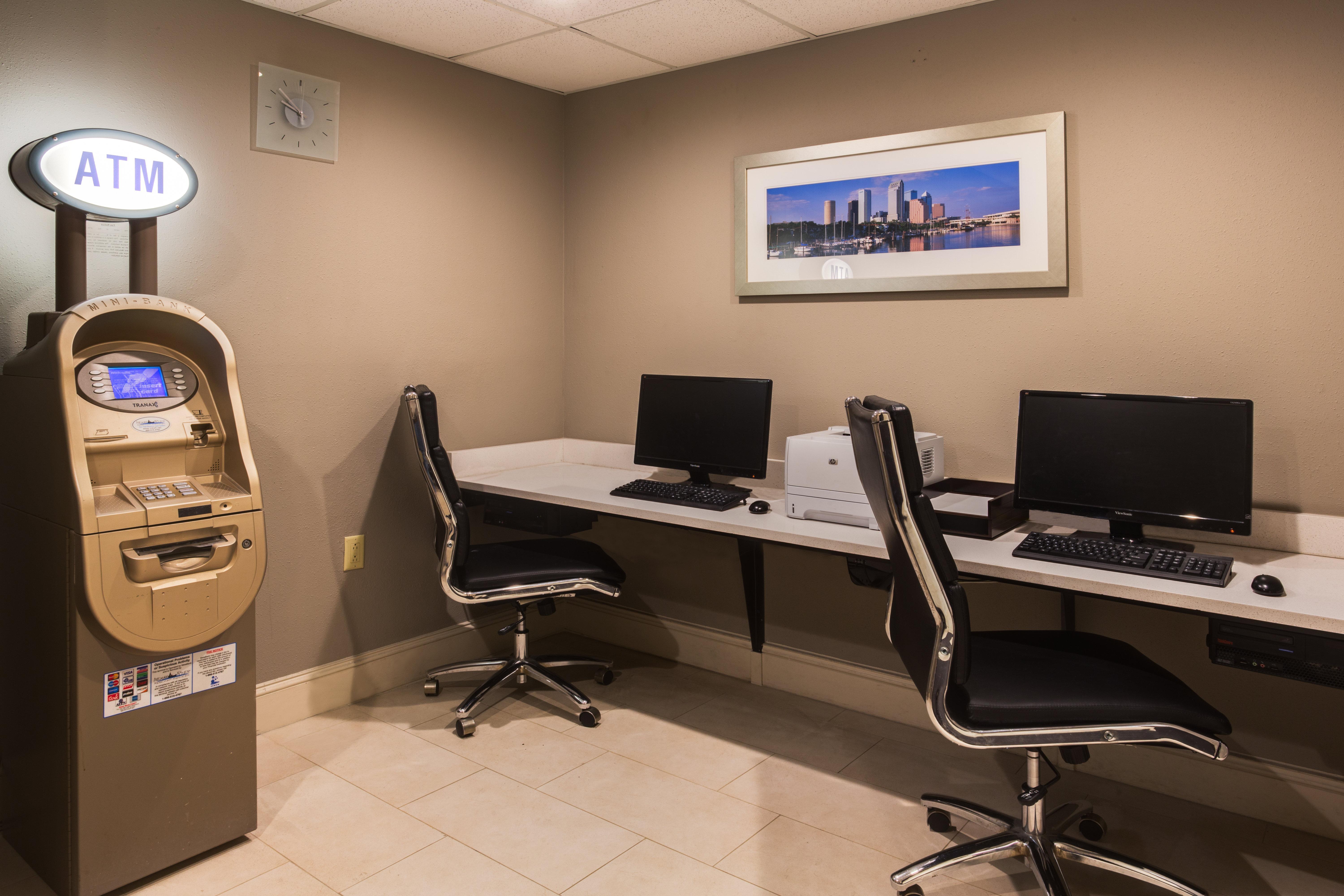 Holiday Inn Express And Suites Tampa I-75 At Bruce B. Downs By Ihg Exteriör bild
